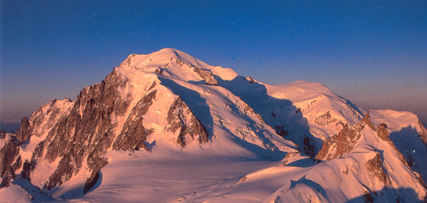 Vue sur la montagne enneigée