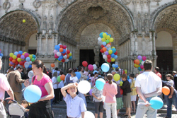 Lâcher de ballons à l'église Saint-Michel de Dijon