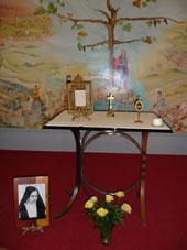 Relique et prière d'Elisabeth sur l'autel