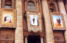 Bannière à Rome pour la béatification