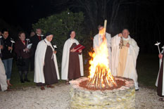 Bénédiction du feu pascal - Carmel de Flavignerot