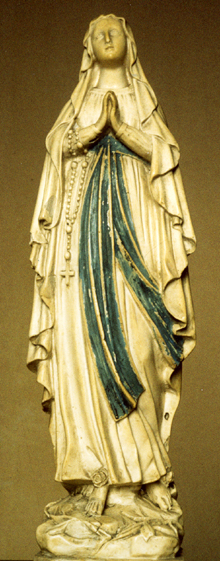 Statue de Notre-Dame de Lourdes appartenant à Elisabeth