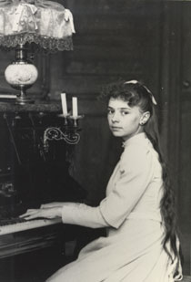 Elisabeth à 13 ans : Premier prix de piano
