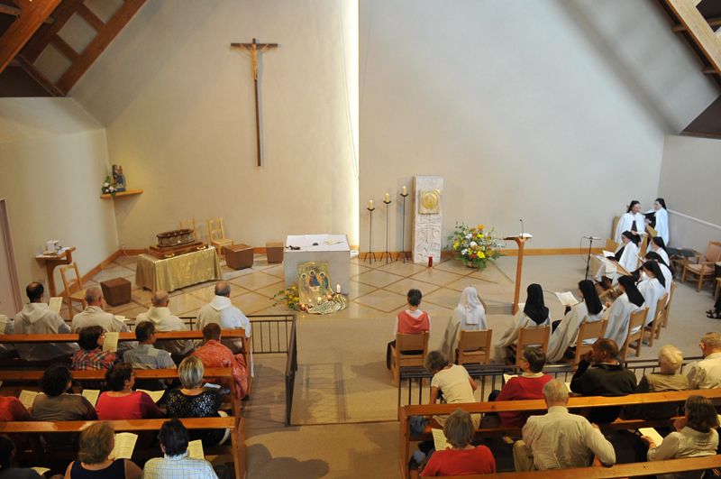 Une assemblÃ©e priante sâ€™est rÃ©unie dans la chapelle du Carmel
